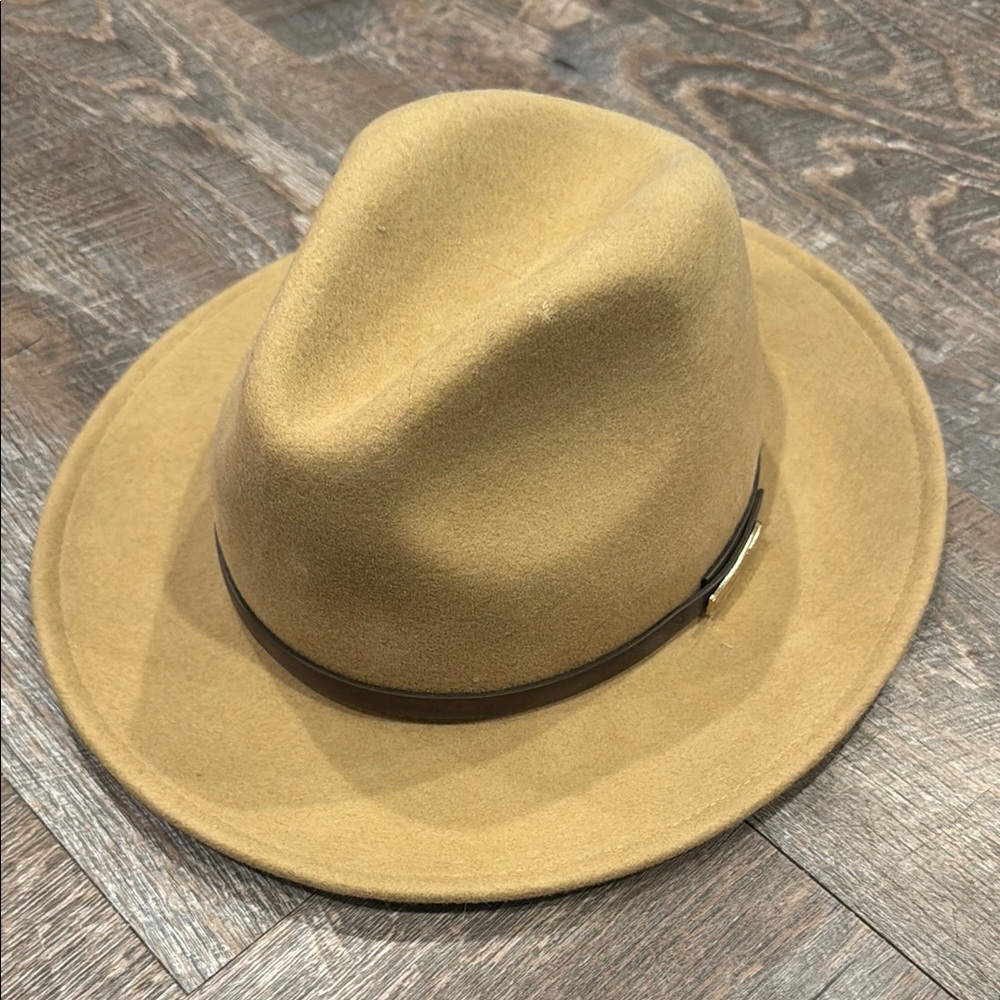 Trendy Women’s Tan Fedora Hat
